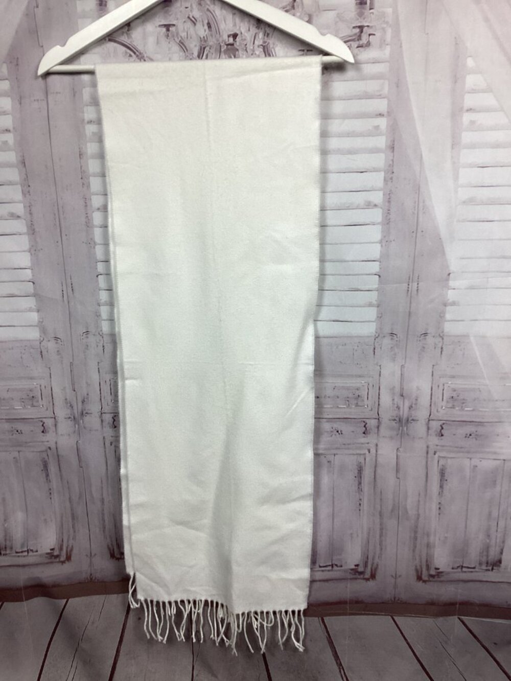 White Cashmere Scarf with Fringe Made in Scotland - Picture 5 of 8